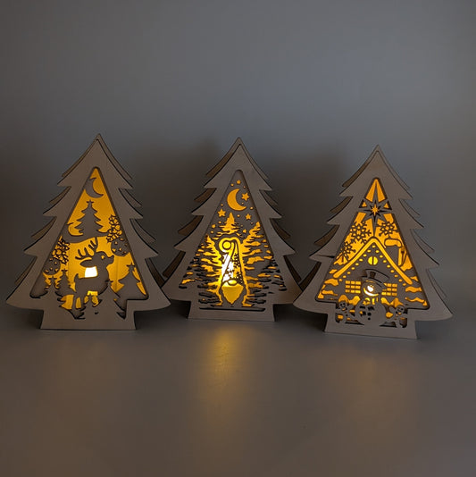 Dekorative Weihnachtsleuchte aus Holz in Tannenbaumform mit LED-Teelicht, gefertigt aus Birkensperrholz, stimmungsvolle 3D-Deko für Weihnachten mit verschiedenen Motiven.