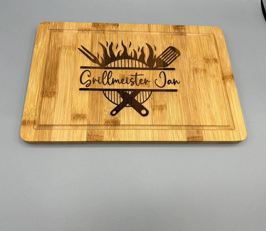 Grillbrett mit Namensgravur 20x30cm /Hochwertig gearbeitetes Schneidebrett aus Bambus, Personalisierbar, Vatertag, Muttertag/ Grillmeister