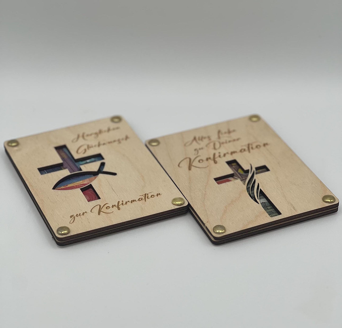 Geldgeschenk aus Holz, Geschenkkarte zur Konfirmation, zum zwischenlegen von Geld wodurch das ausgeschnittene Kreuz bunt erscheint.