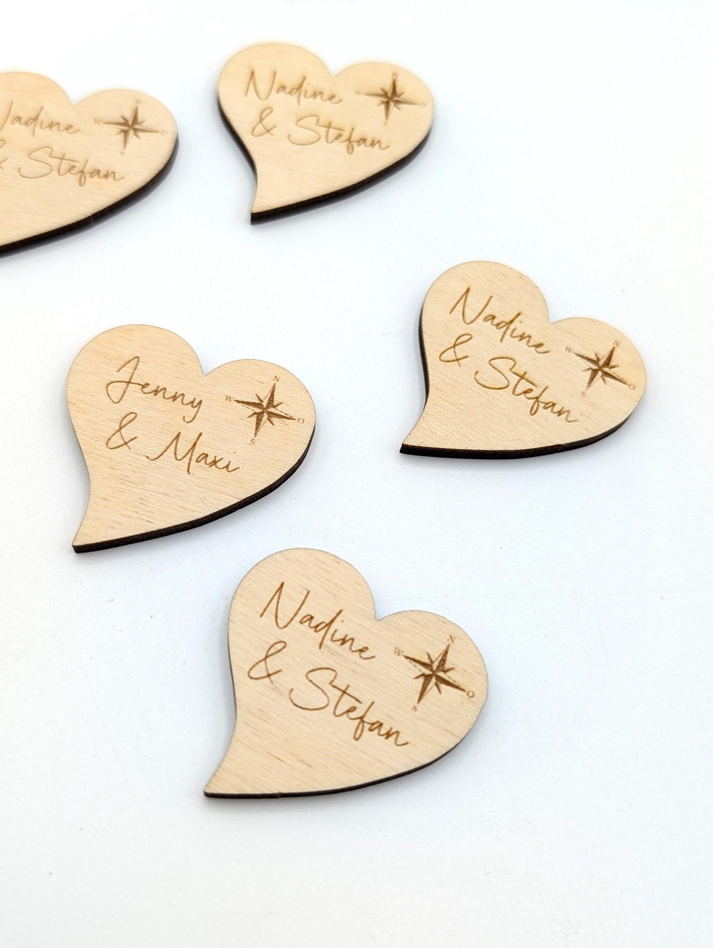 Namensschilder Herz, Tischdeko, Platzkarten für Gäste zur Hochzeit aus Holz mit Lasergravur