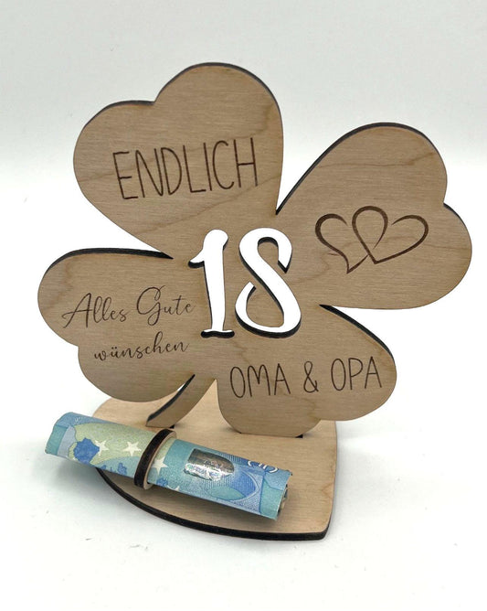 Kleeblatt aus Holz als Geldgeschenk zum Geburtstag oder Jubiläum. 2 verschiedene Größen wählbar, 12,5cm oder 18cm. Personalisierbar mit Namen.