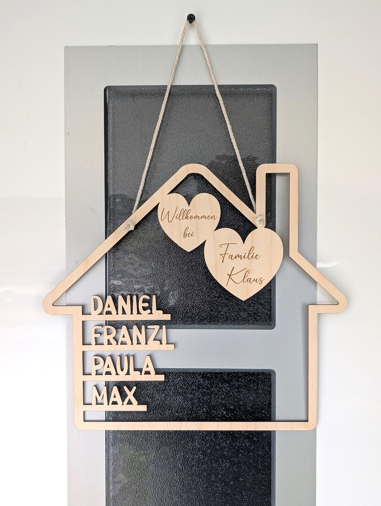 Haus mit Namen personalisiert, Geschenk zum Einzug, Richtfest oder Hochzeit aus Birkenholz, Familiengeschenk als Türschild oder Wand-deko zum anhängen