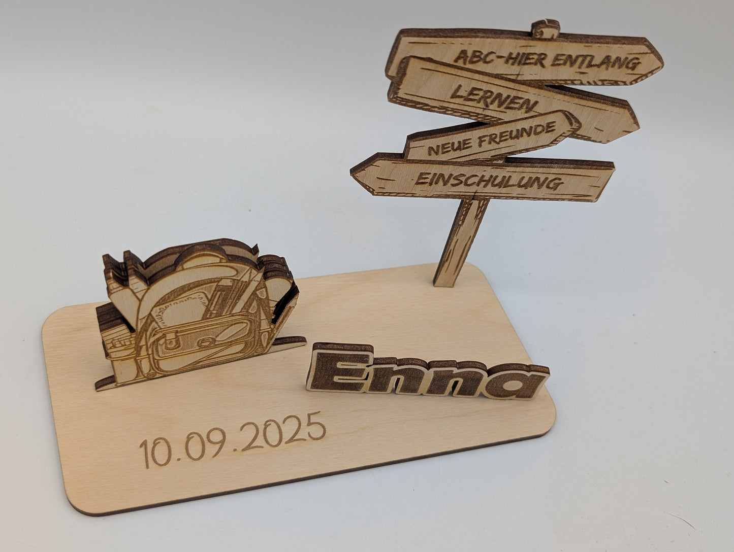 Geldgeschenk zur Einschulung aus Holz – personalisiert & handgefertigt