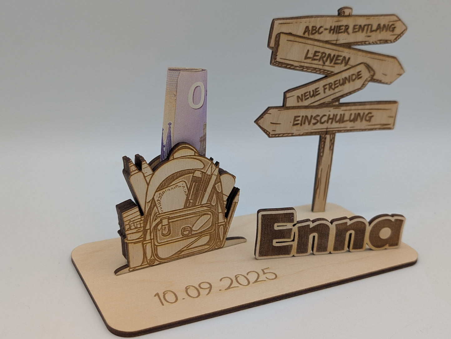 Geldgeschenk zur Einschulung aus Holz – personalisiert & handgefertigt