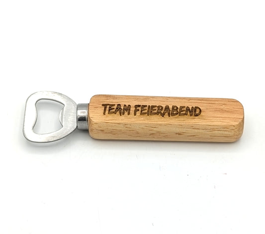 Flaschenöffner aus Buchen-Holz mit Lasergravur "Team Feierabend"