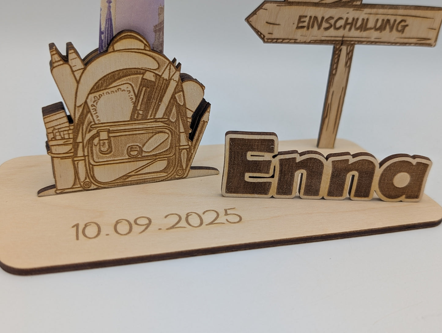 Geldgeschenk zur Einschulung aus Holz – personalisiert & handgefertigt
