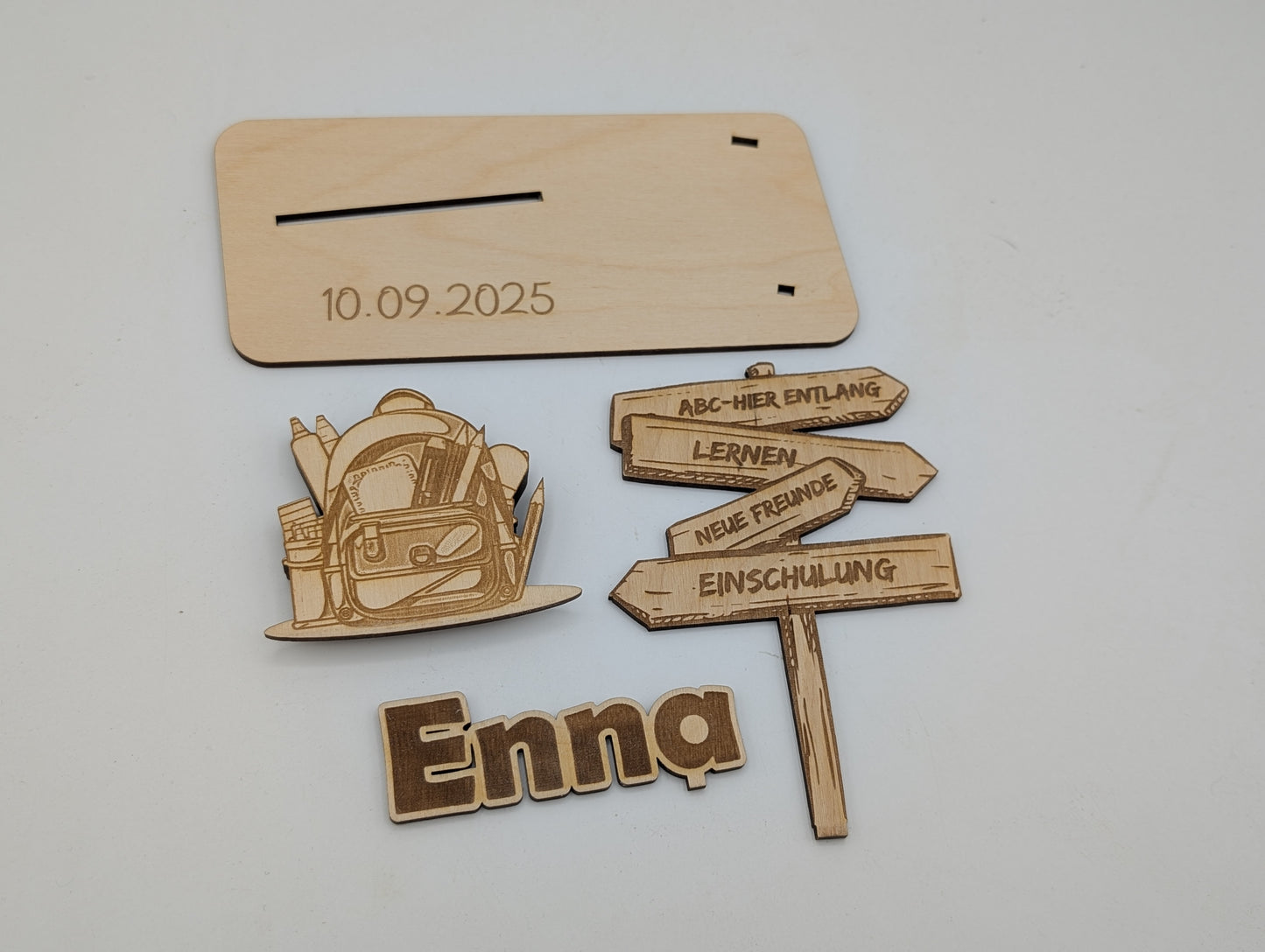 Geldgeschenk zur Einschulung aus Holz – personalisiert & handgefertigt