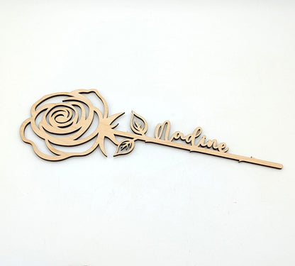 Personalisierte Holzrose zum Valentinstag und Muttertag - lasergraviert mit Namen