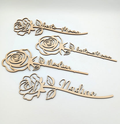 Vier personalisierbare Holzrosen mit verschiedenen Namen - Geschenkidee aus Holz
