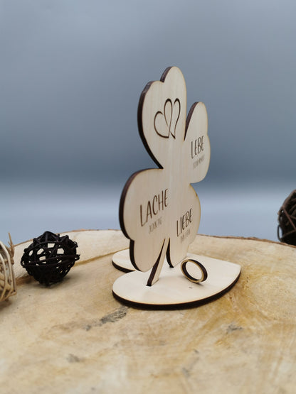 Kleeblatt aus Holz als Geldgeschenk zum Geburtstag oder Jubiläum. 2 verschiedene Größen wählbar, 12,5cm oder 18cm. Personalisierbar mit Namen.