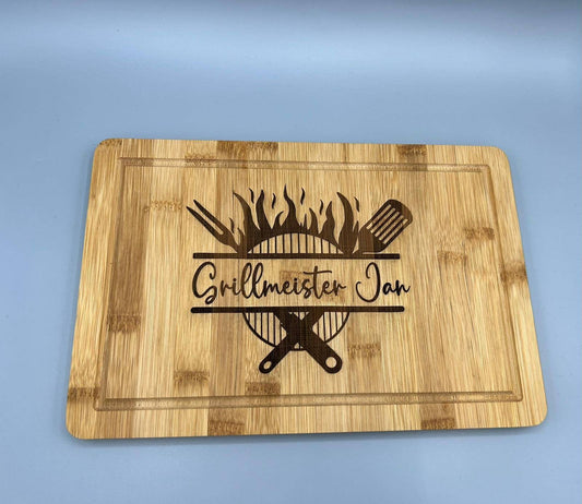 Grillbrett mit Namensgravur 20x30cm /Hochwertig gearbeitetes Schneidebrett aus Bambus, Personalisierbar, Vatertag, Muttertag/ Grillmeister