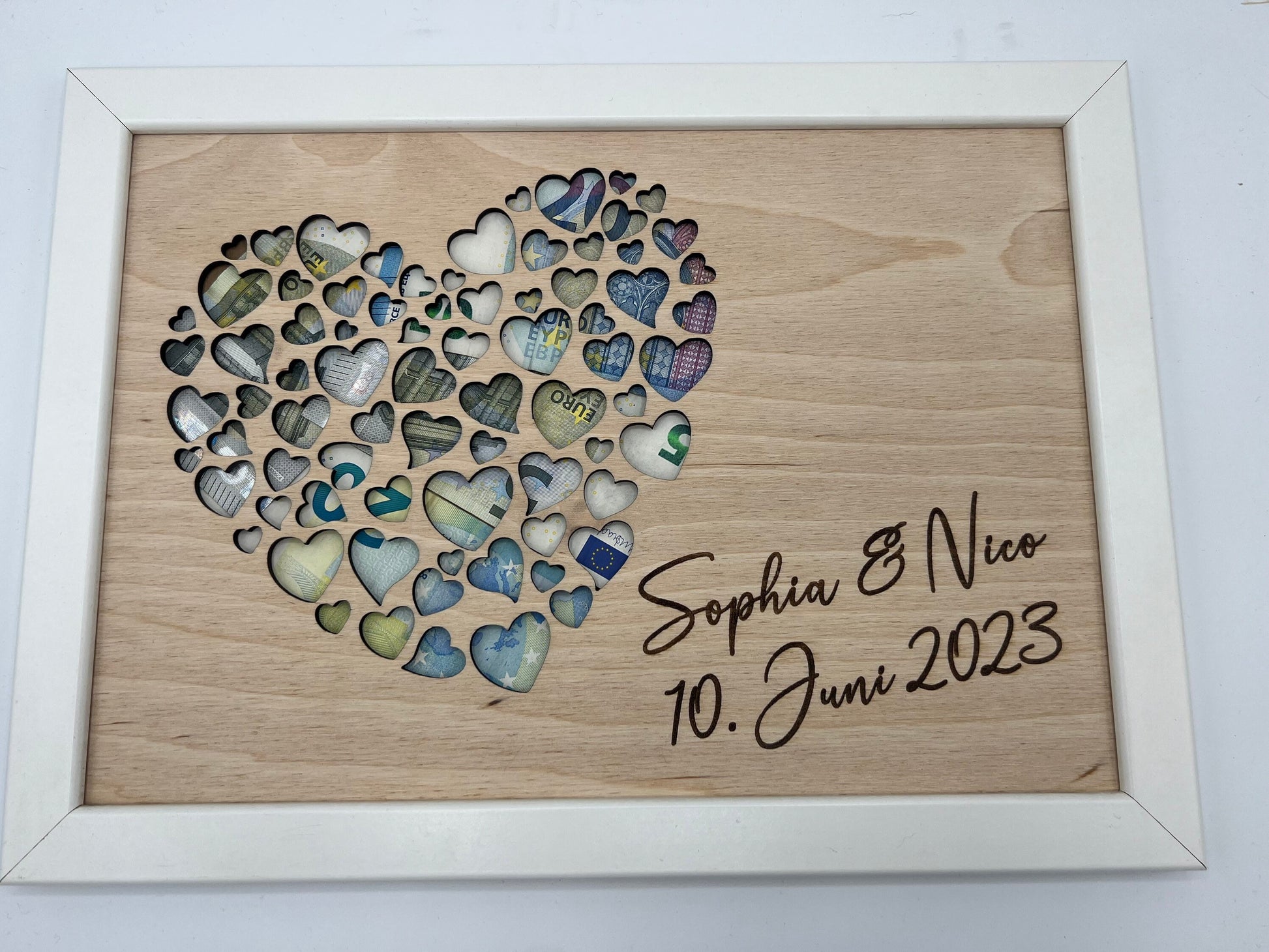 Geldgeschenk im Bilderrahmen zur Hochzeit &quot;Herz-Motiv&quot;, Größe wahlweiße 13x18cm, 21x30cm. Bilderrahmen Schwarz oder Weiß. Geld verschenken von Herzen