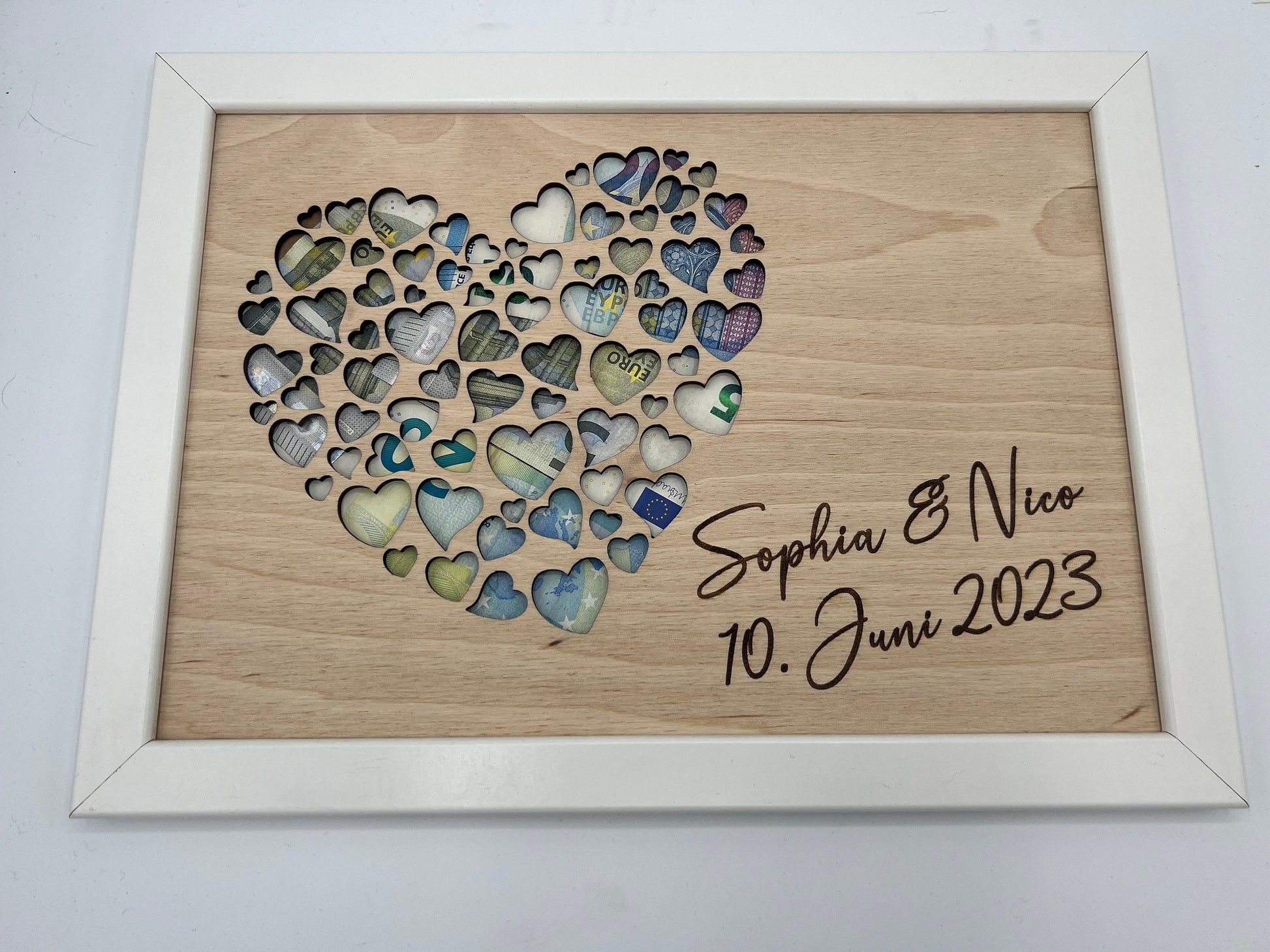 Geldgeschenk im Bilderrahmen zur Hochzeit &quot;Herz-Motiv&quot;, Größe wahlweiße 13x18cm, 21x30cm. Bilderrahmen Schwarz oder Weiß. Geld verschenken von Herzen