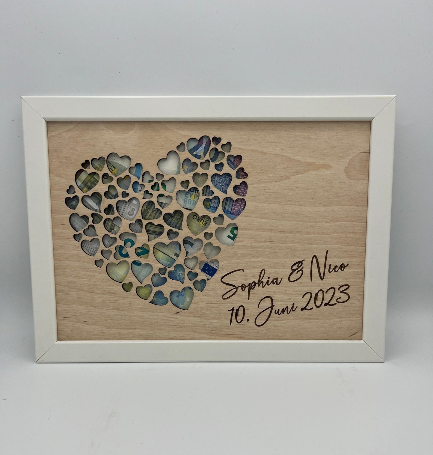 Geldgeschenk im Bilderrahmen zur Hochzeit &quot;Herz-Motiv&quot;, Größe wahlweiße 13x18cm, 21x30cm. Bilderrahmen Schwarz oder Weiß. Geld verschenken von Herzen