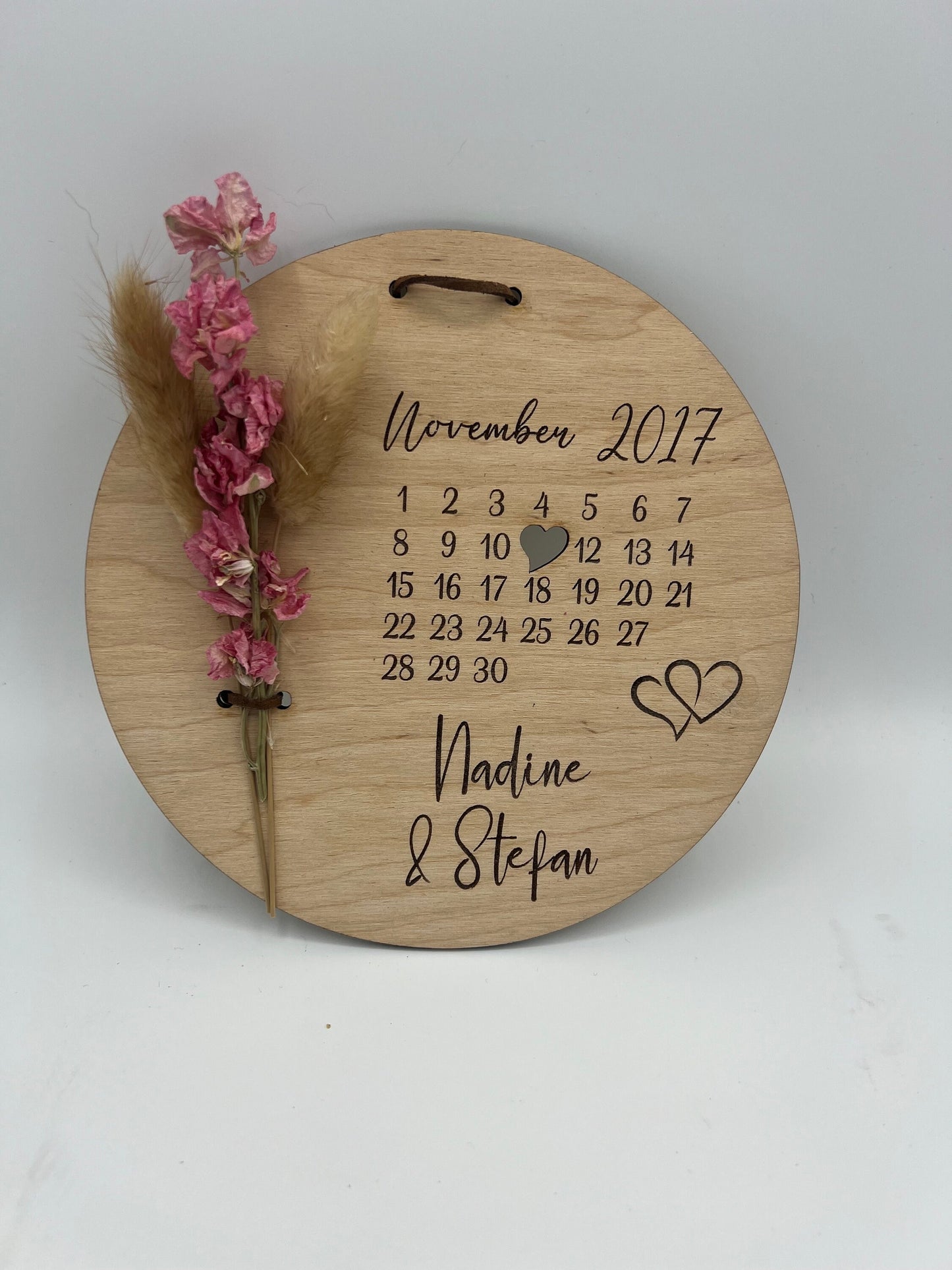 Hochzeitsgeschenk, Personalisierte Holzscheibe mit Namen und Kalenderblatt, Geschenk für das Brautpaar, individuell gestaltet, Geldgeschenk