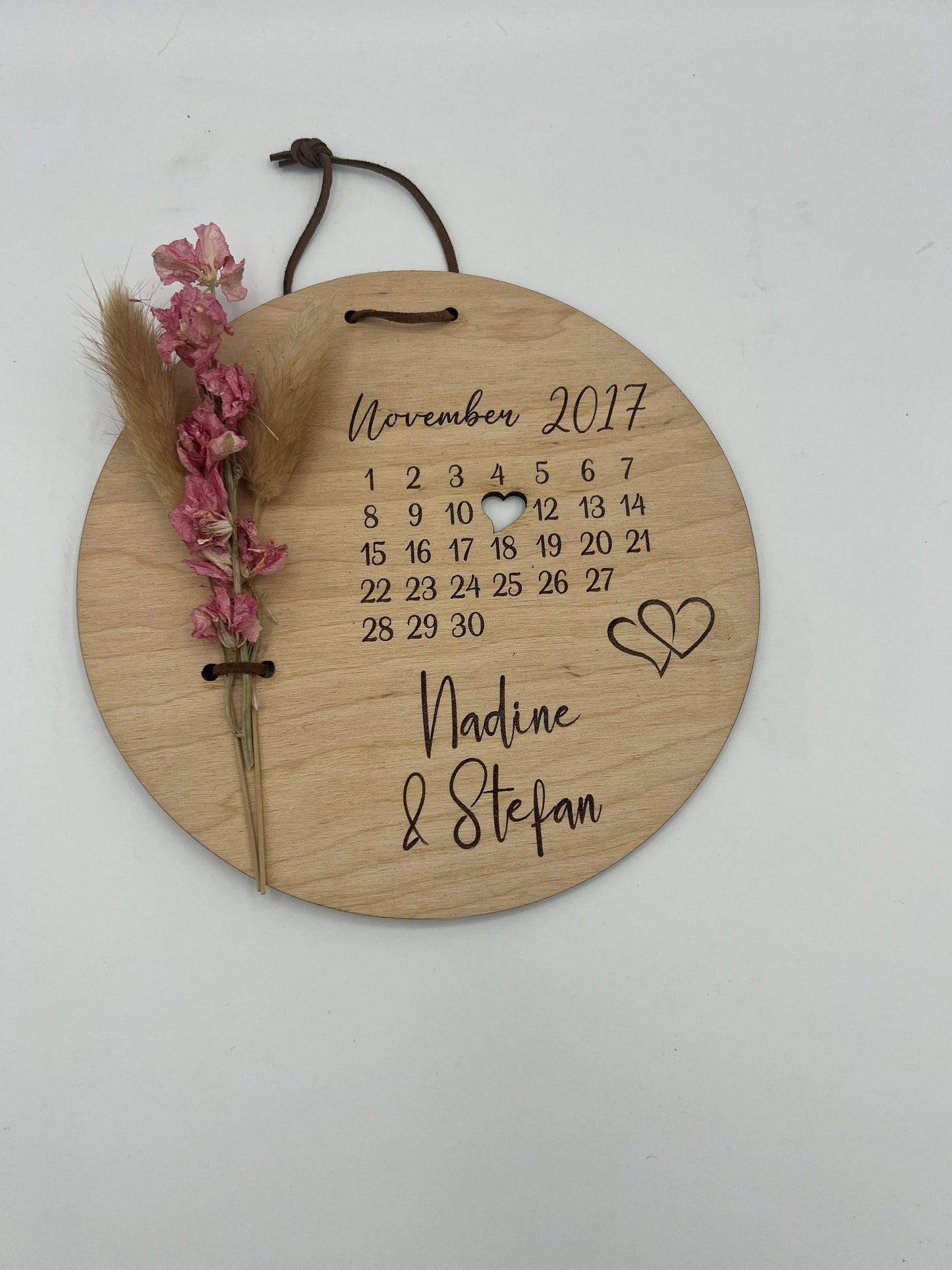 Hochzeitsgeschenk, Personalisierte Holzscheibe mit Namen und Kalenderblatt, Geschenk für das Brautpaar, individuell gestaltet, Geldgeschenk