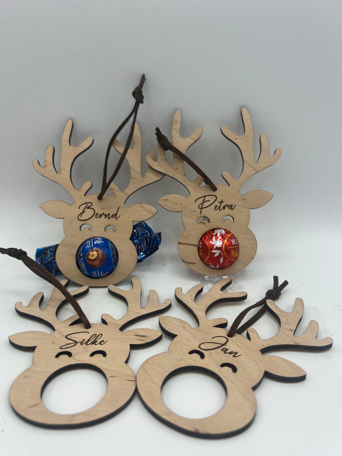 Rentier Schoko Weihnachtskugel, Mitbringsel, Personalisierter Christbaumschmuck aus Holz, Geschenkidee, Weihnachtsgeschenk, Weihnachten