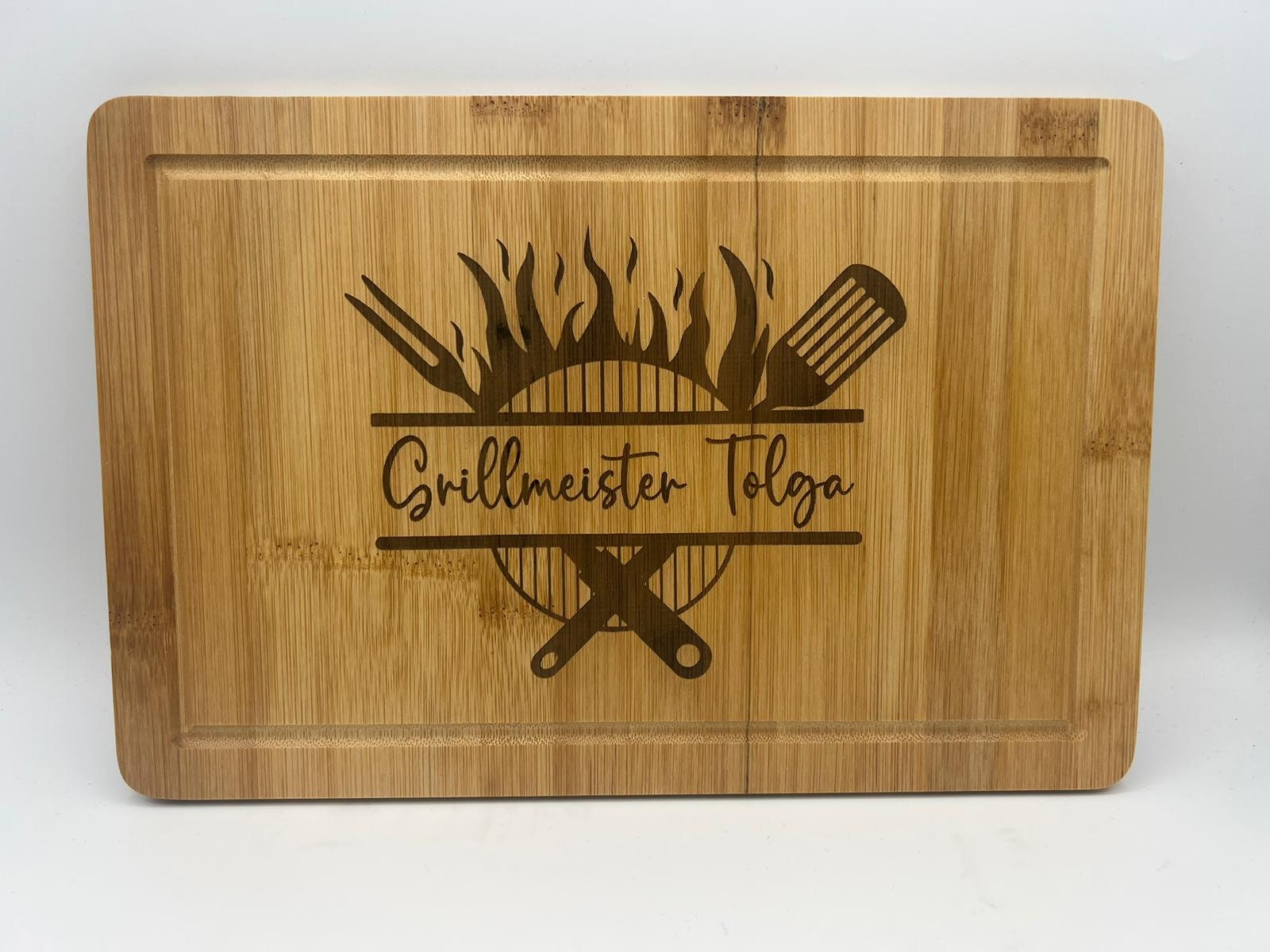 Grillbrett mit Namensgravur 20x30cm /Hochwertig gearbeitetes Schneidebrett aus Bambus, Personalisierbar, Vatertag, Muttertag/ Grillmeister