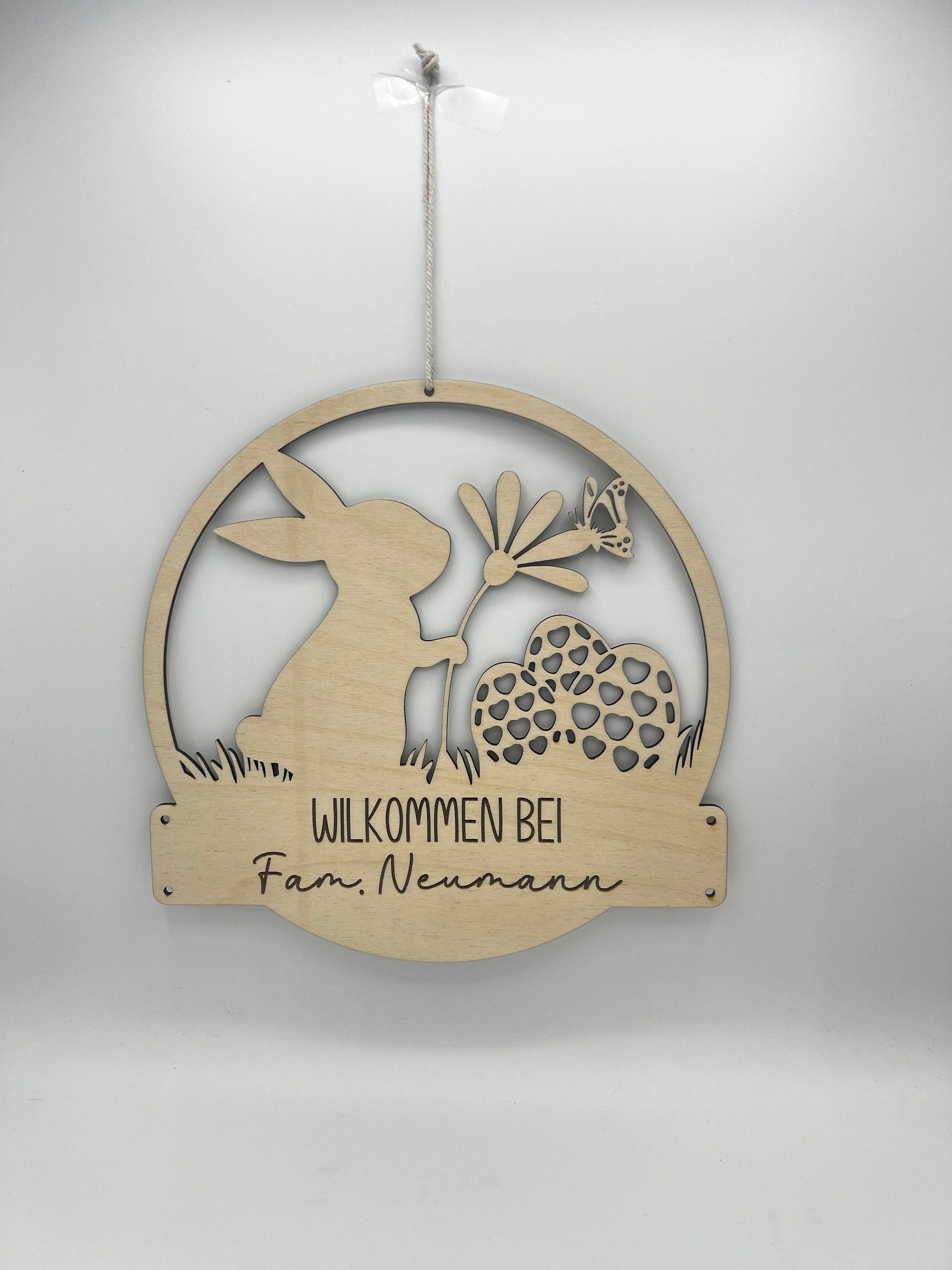 Tür Kranz / Deko Türschild /Oster Dekoration / Familien Tür Kranz / Holzring zum anhängen/ Fenster Dekoration / Hase / Ostern / Frühling