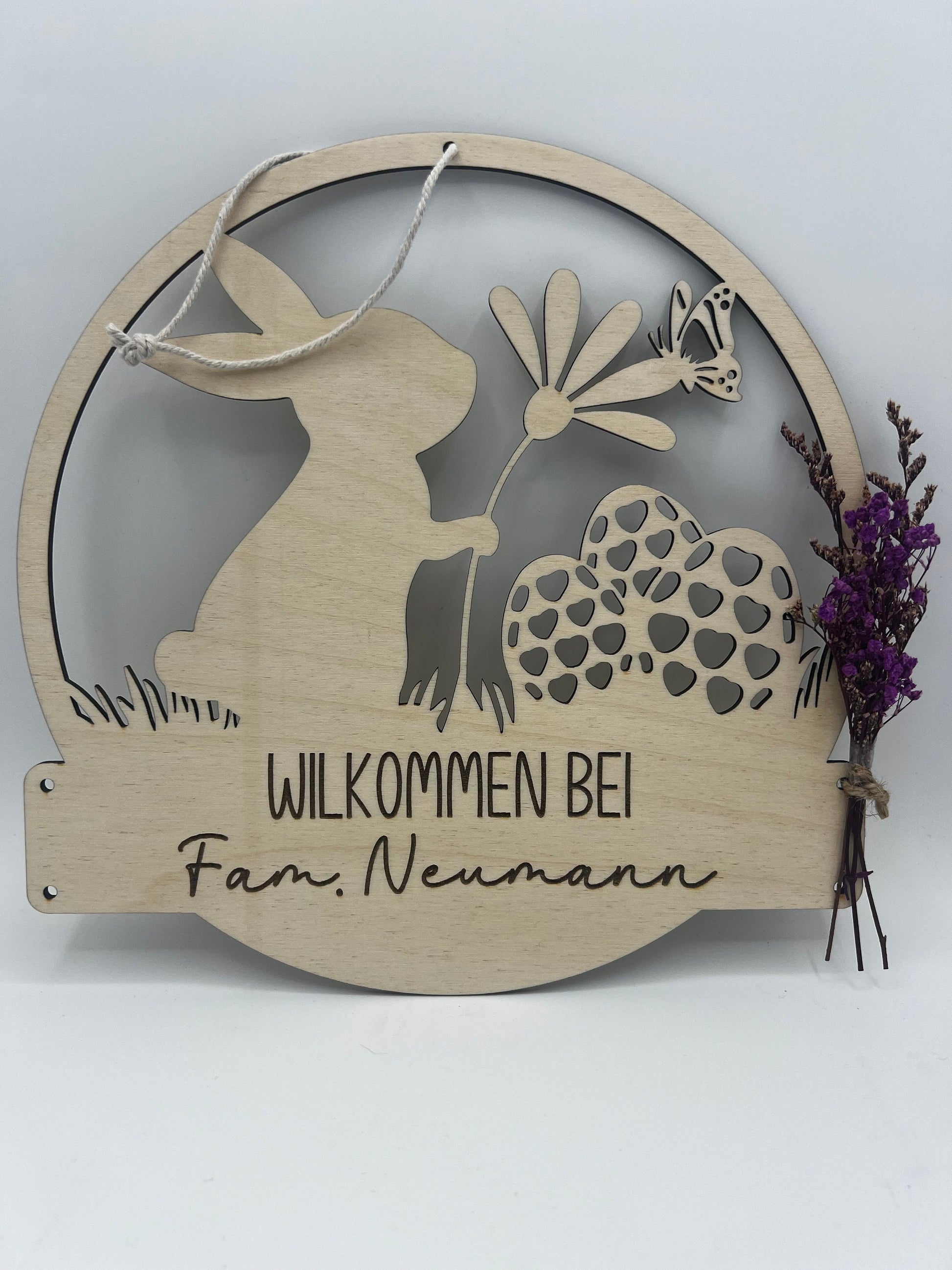 Tür Kranz / Deko Türschild /Oster Dekoration / Familien Tür Kranz / Holzring zum anhängen/ Fenster Dekoration / Hase / Ostern / Frühling