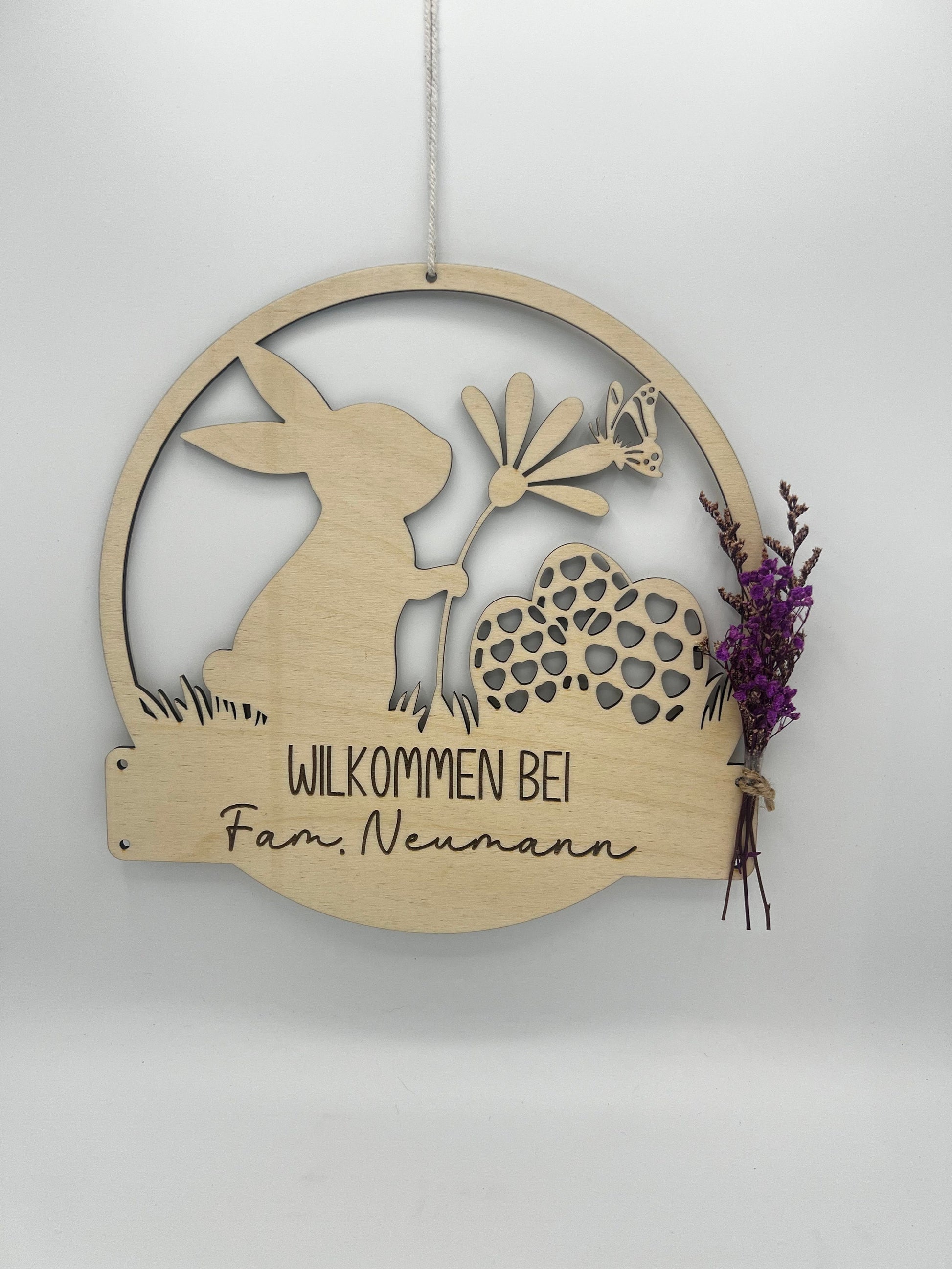 Tür Kranz / Deko Türschild /Oster Dekoration / Familien Tür Kranz / Holzring zum anhängen/ Fenster Dekoration / Hase / Ostern / Frühling