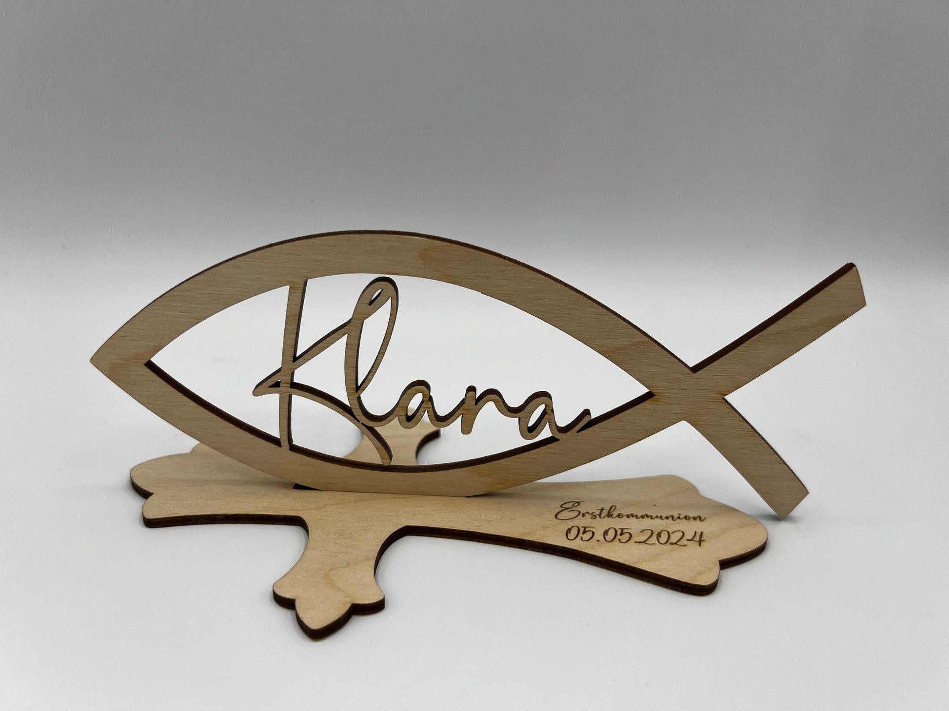 Tischdekoration zur Konfirmation aus Holz, Taufdeko , Fisch mit Wunschname inkl. Gravur aus Holz, Kommunion, Taufe, Jugendweihe,