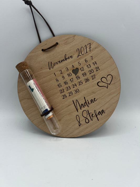 Hochzeitsgeschenk, Personalisierte Holzscheibe mit Namen und Kalenderblatt, Geschenk für das Brautpaar, individuell gestaltet, Geldgeschenk
