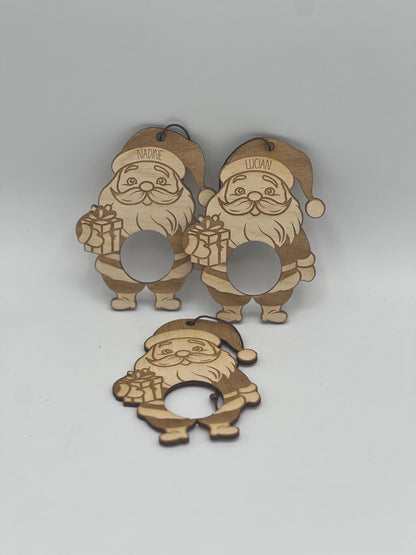 Personalisierter Weihnachtsmann / Weihnachtsmann mit Schokoladenkugel/ Holzanhänger/ Baumschmuck/ Geschenkanhänger
