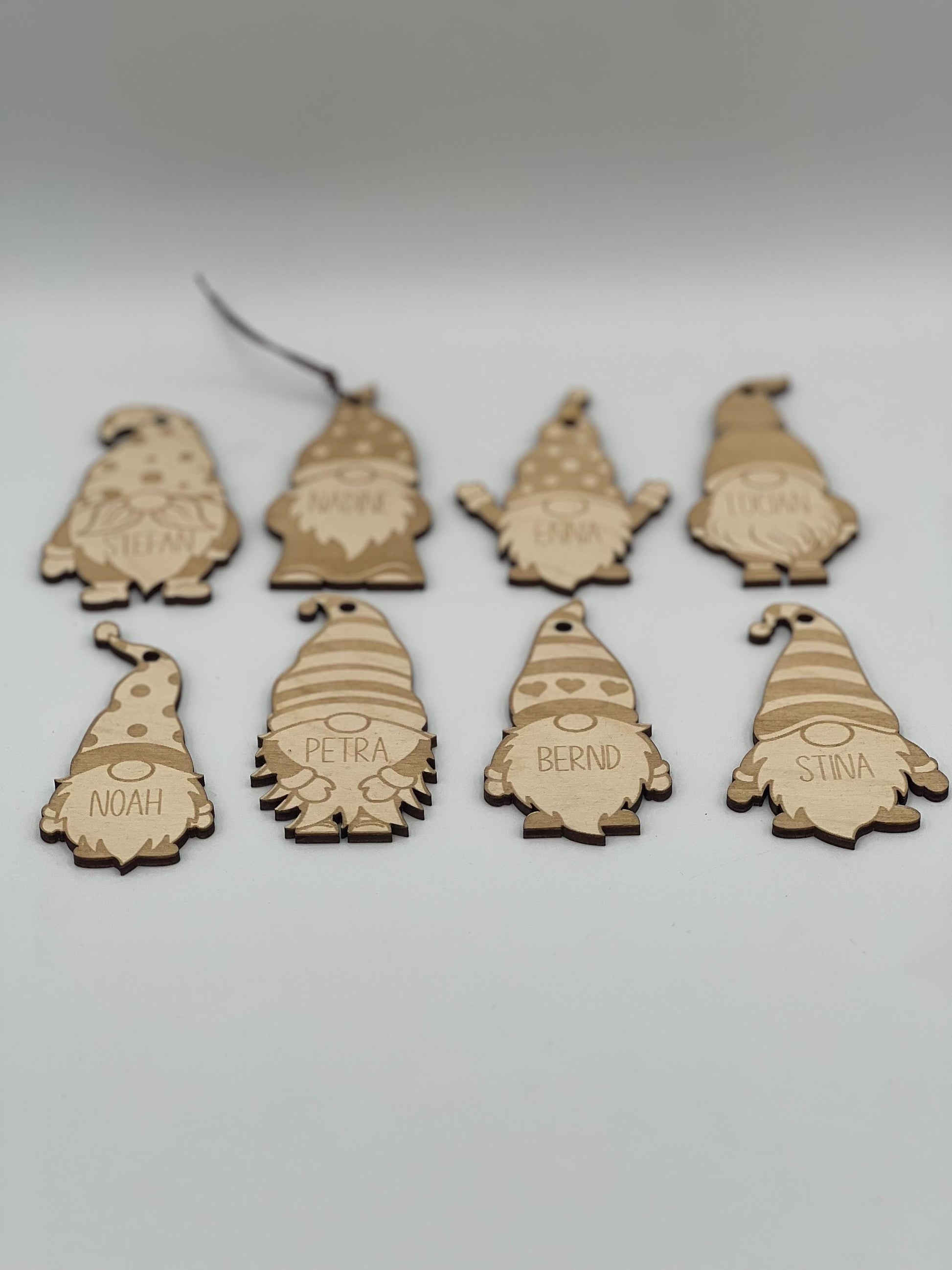 Weihnachtswichtel zum anhängen aus Holz / Personalisierte Wichtel / Geschenkanhänger / Weihnachtsbaum / Weihnachtsgeschenk / Weihnachtsdeko