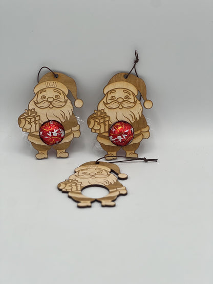 Personalisierter Weihnachtsmann / Weihnachtsmann mit Schokoladenkugel/ Holzanhänger/ Baumschmuck/ Geschenkanhänger