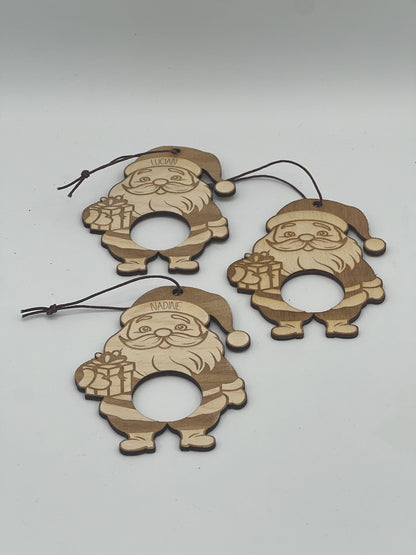 Personalisierter Weihnachtsmann / Weihnachtsmann mit Schokoladenkugel/ Holzanhänger/ Baumschmuck/ Geschenkanhänger