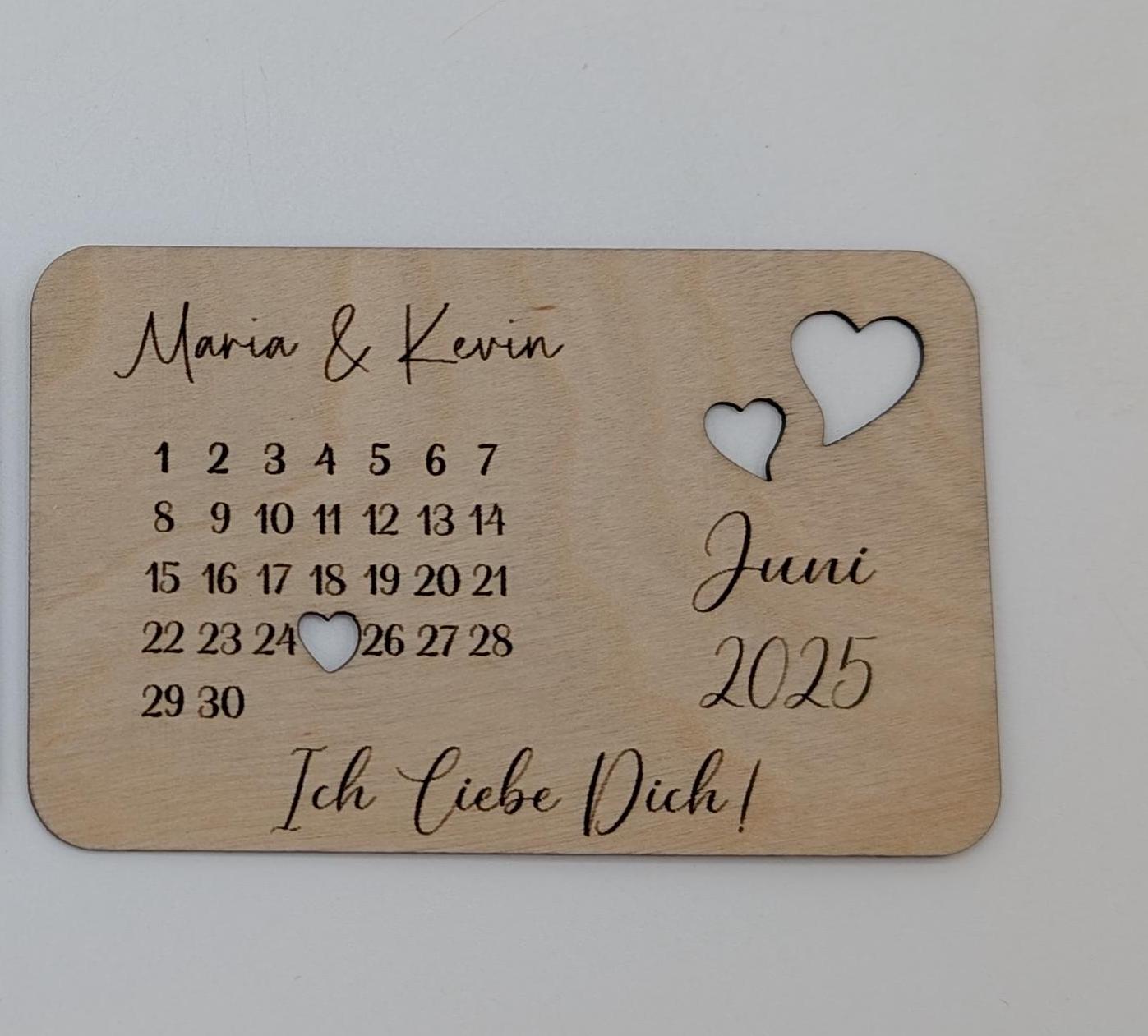 Liebes Visitenkarte aus 1mm starken Birkenholz, Größe 53x84mm mit Personalisierter Wunschgravur zum Valentinstag.