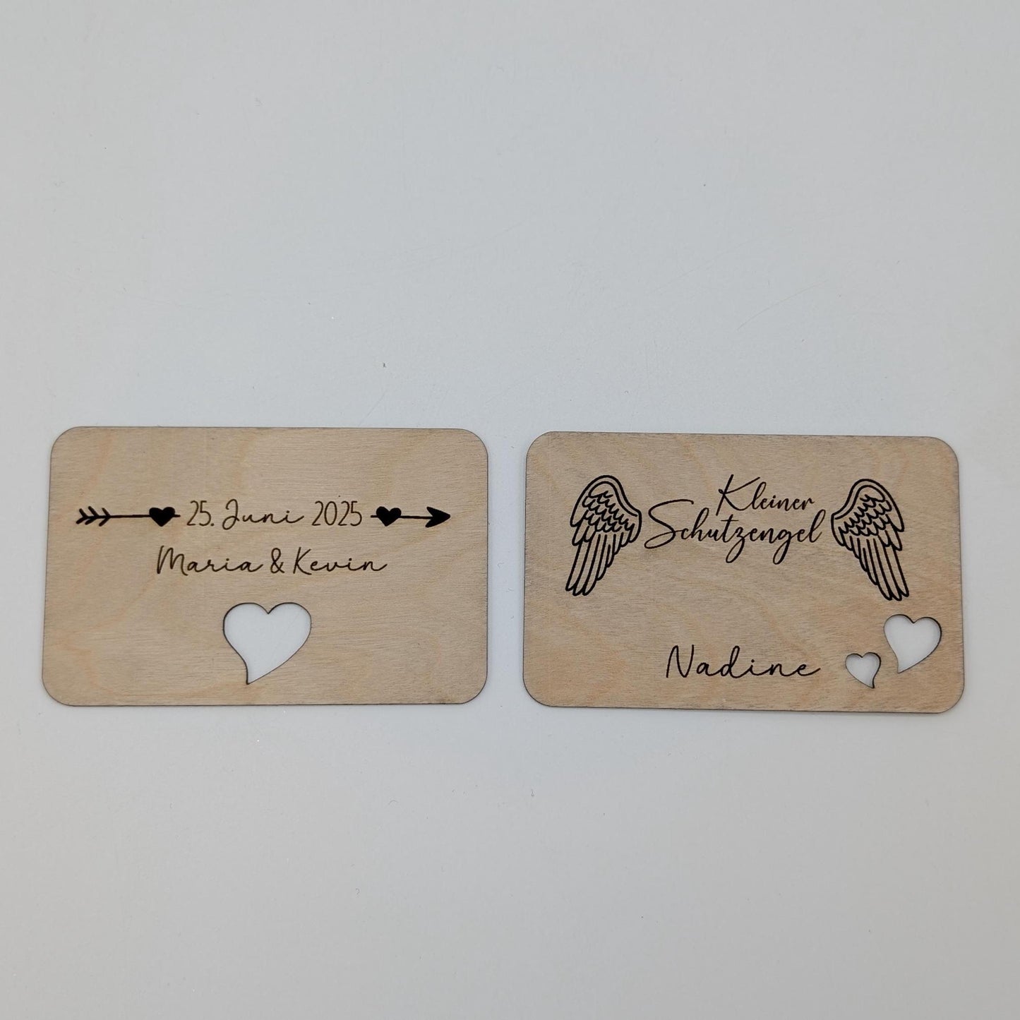 Liebes Visitenkarte aus 1mm starken Birkenholz, Größe 53x84mm mit Personalisierter Wunschgravur zum Valentinstag.