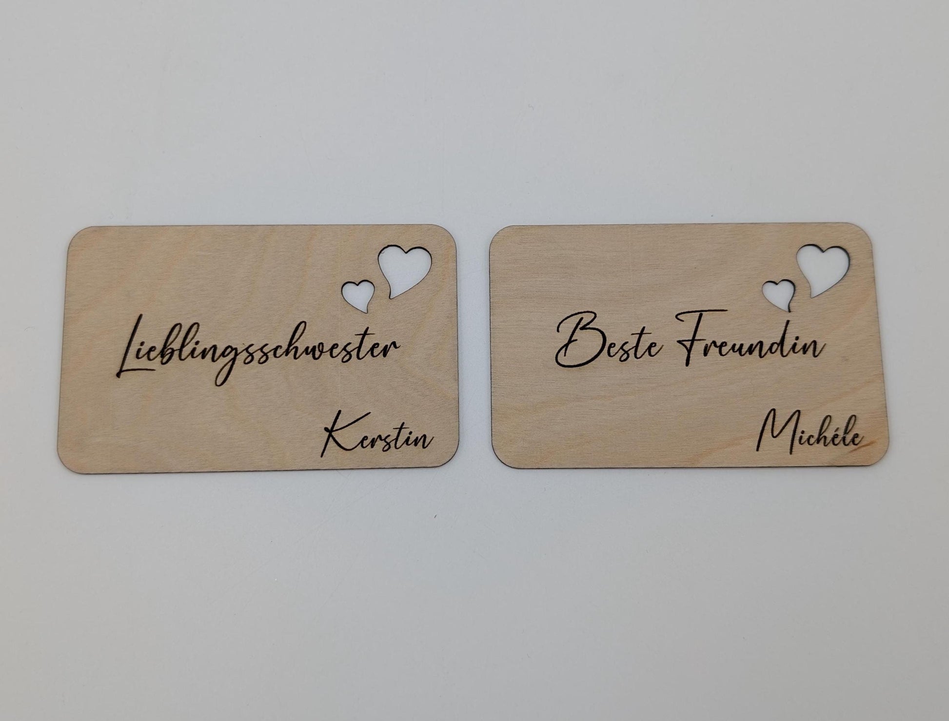 Liebes Visitenkarte aus 1mm starken Birkenholz, Größe 53x84mm mit Personalisierter Wunschgravur zum Valentinstag.