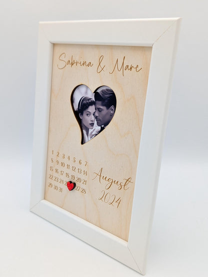 Hochzeitsgeschenk im Bilderrahmen, Brautpaar im Herzausschnitt als Geschenk zur Hochzeit, Schöne Erinnerung zum Hochzeitstag