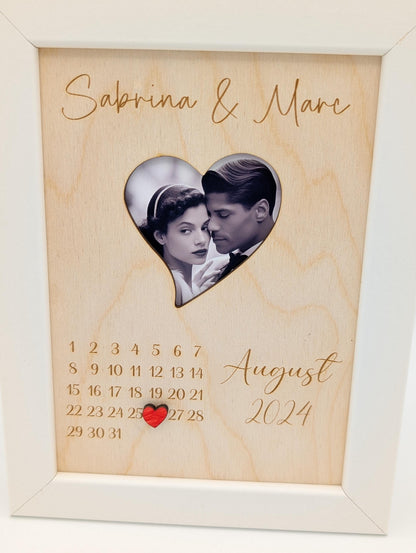 Hochzeitsgeschenk im Bilderrahmen, Brautpaar im Herzausschnitt als Geschenk zur Hochzeit, Schöne Erinnerung zum Hochzeitstag
