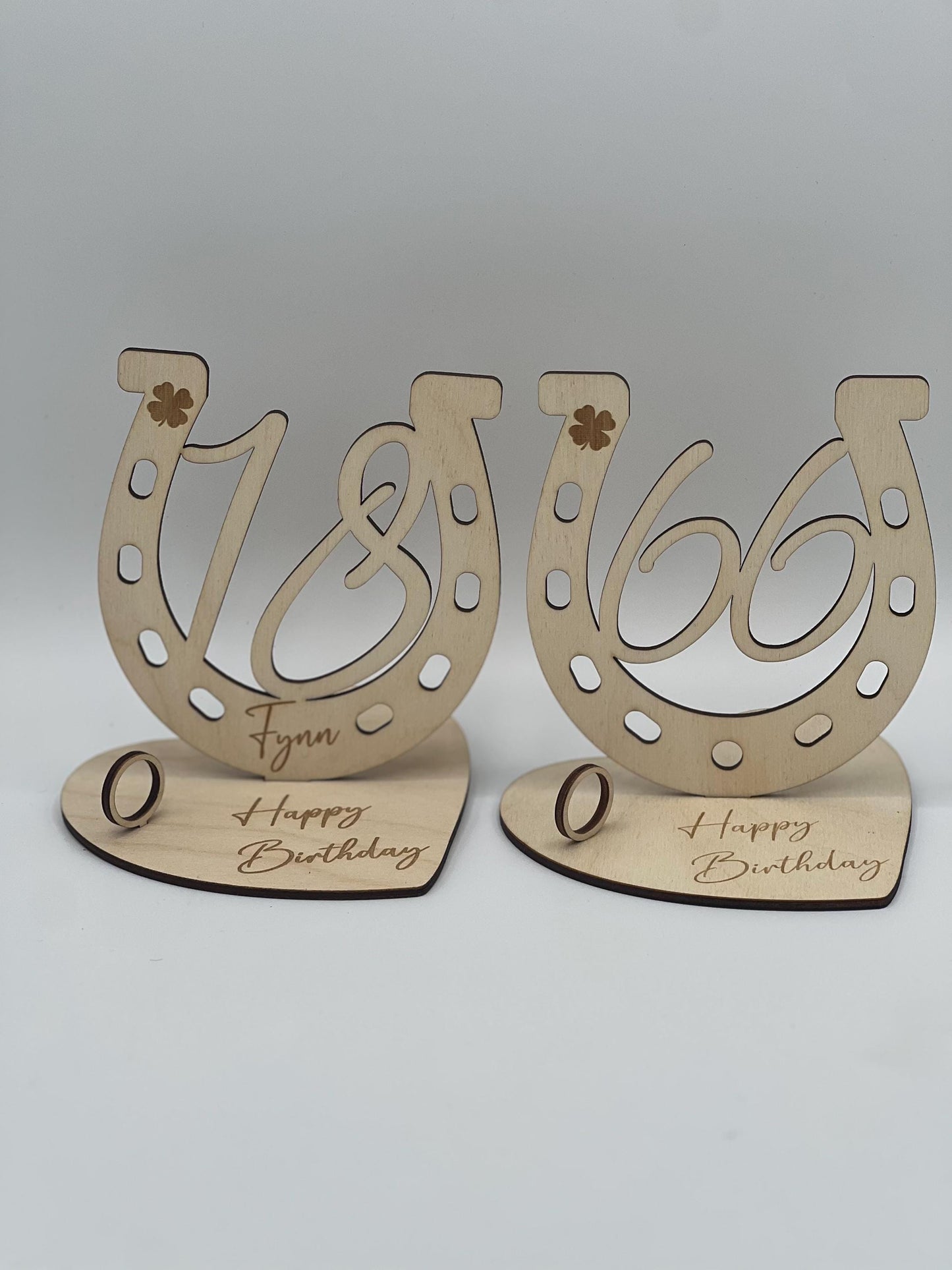 Hufeisen 18. und 66. Geburtstag, Geschenkaufsteller aus Holz