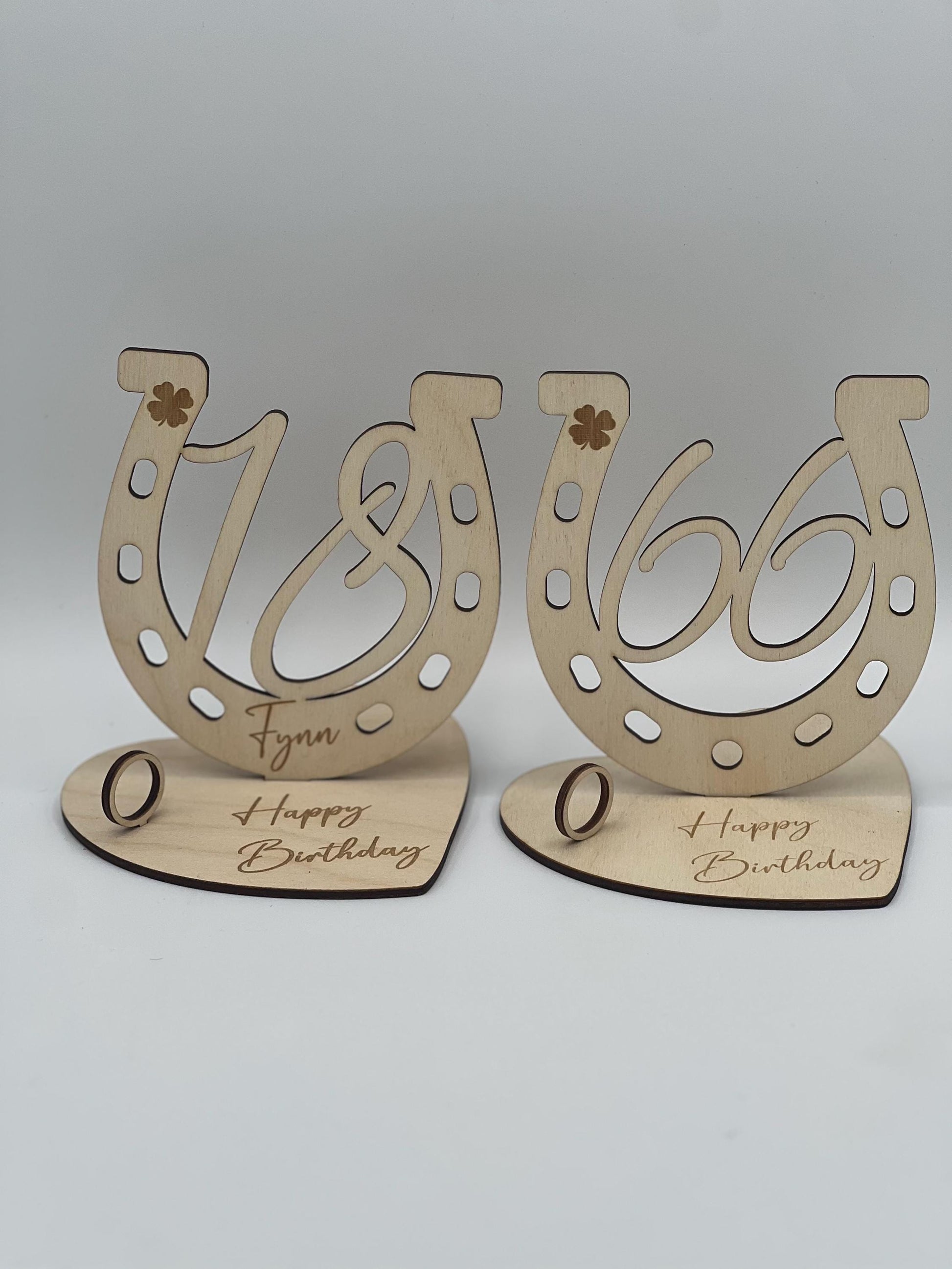 Hufeisen 18. und 66. Geburtstag, Geschenkaufsteller aus Holz