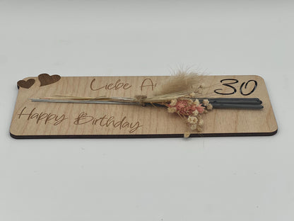Wunderkerzenhalter aus Holz mit Trockenblumen, Personalisierbar zum Geburtstag, Valentinstag oder besondere Momente. kleines Mitbringsel