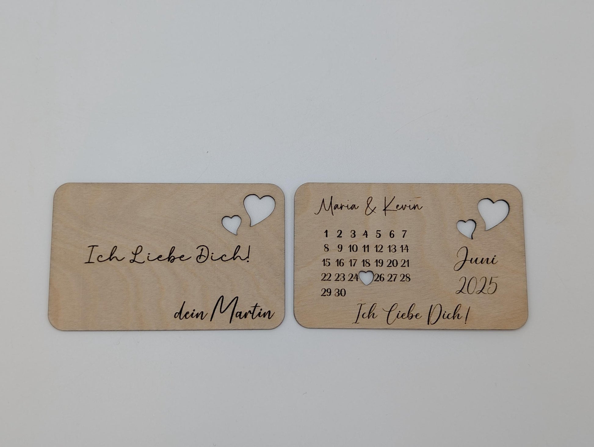 Liebes Visitenkarte aus 1mm starken Birkenholz, Größe 53x84mm mit Personalisierter Wunschgravur zum Valentinstag.
