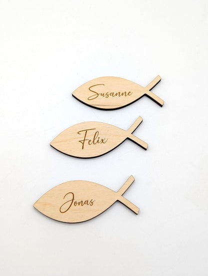 Personalisierte Fisch-Namensschilder aus 3 mm Birkenholz mit Namensgravur – ideal für Konfirmation, Kommunion oder Taufe als Platzkarte und Gastgeschenk