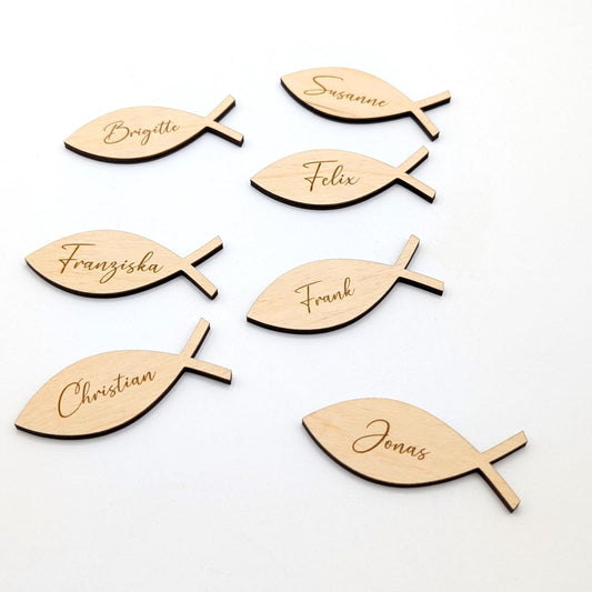 Personalisierte Fisch-Namensschilder aus 3 mm Birkenholz mit Namensgravur – ideal für Konfirmation, Kommunion oder Taufe als Platzkarte und Gastgeschenk