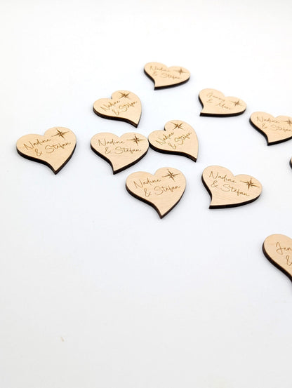 Namensschilder Herz, Tischdeko, Platzkarten für Gäste zur Hochzeit aus Holz mit Lasergravur