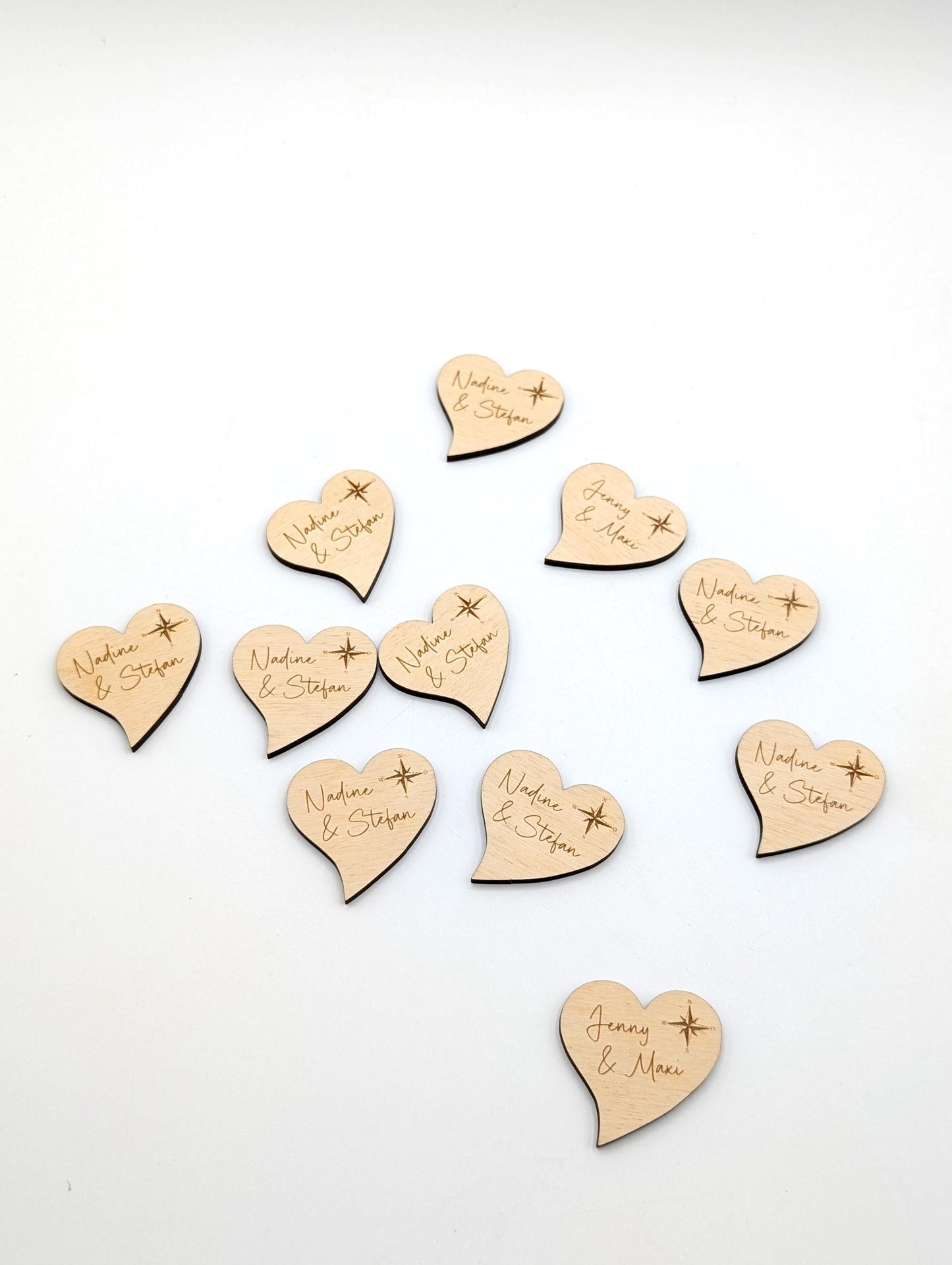 Namensschilder Herz, Tischdeko, Platzkarten für Gäste zur Hochzeit aus Holz mit Lasergravur