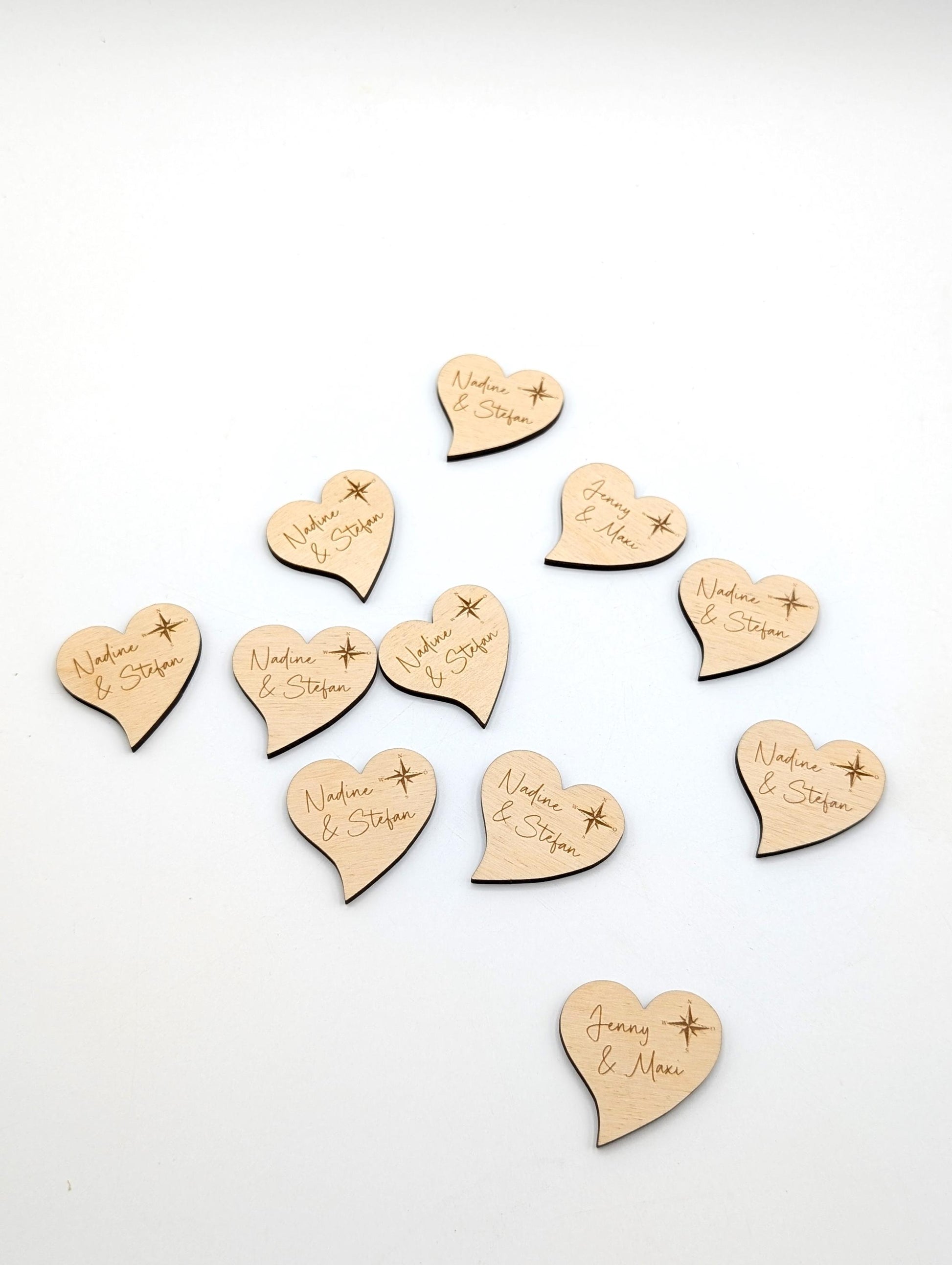 Namensschilder Herz, Tischdeko, Platzkarten für Gäste zur Hochzeit aus Holz mit Lasergravur