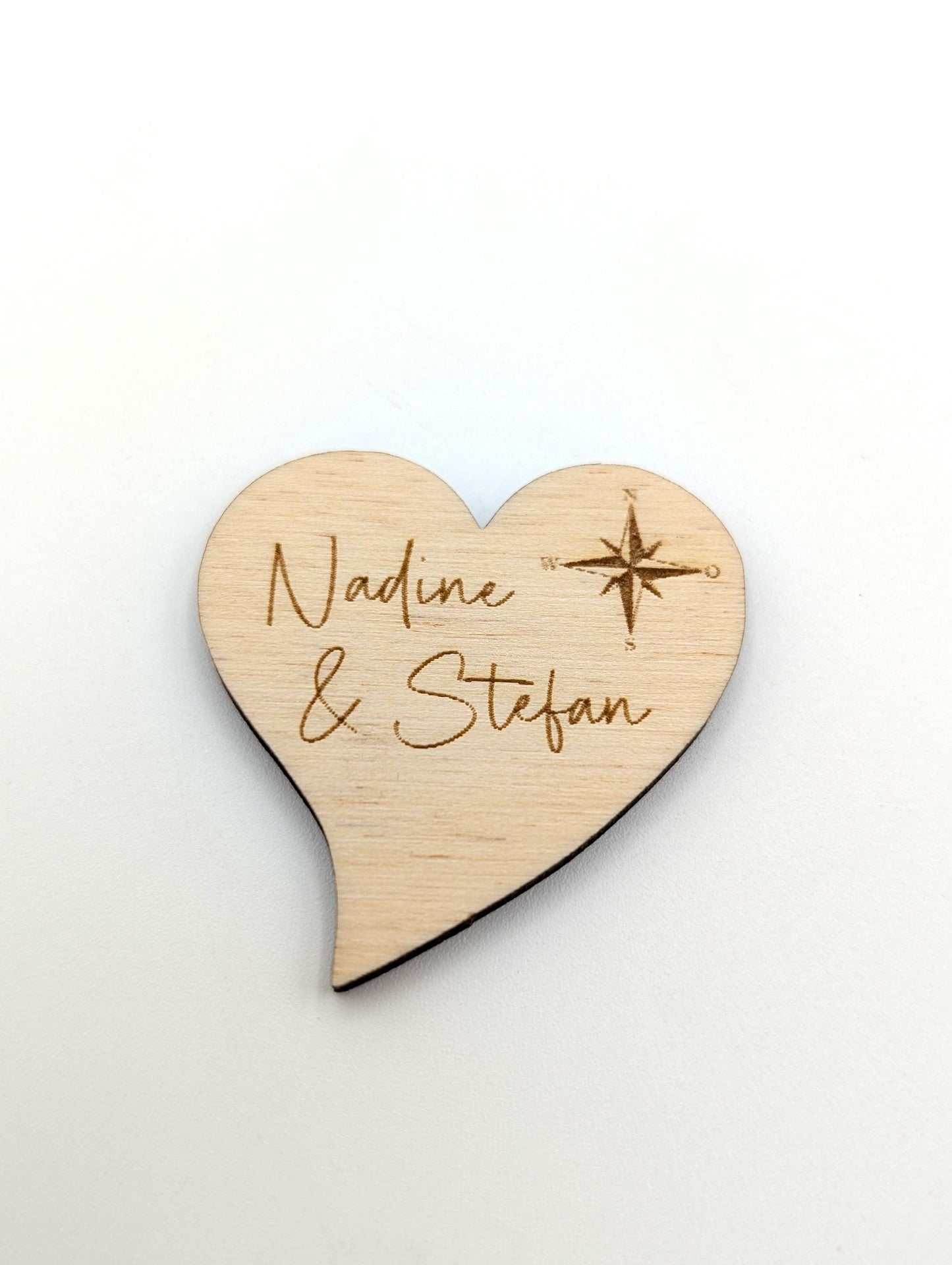 Namensschilder Herz, Tischdeko, Platzkarten für Gäste zur Hochzeit aus Holz mit Lasergravur