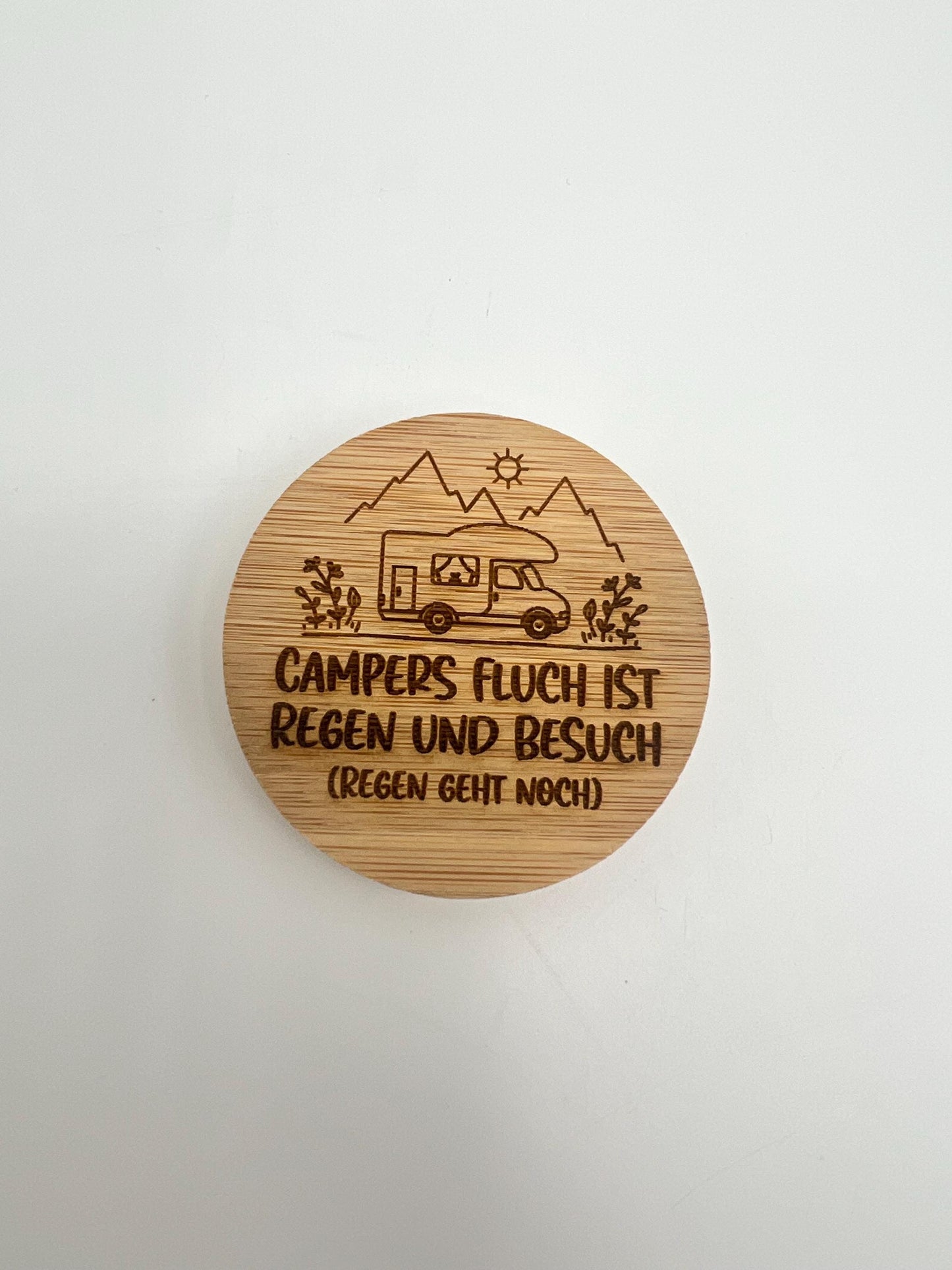 Flaschenöffner aus Holz, auf Wunsch personalisiert. 60mm Durchmesser mit Lasergravur