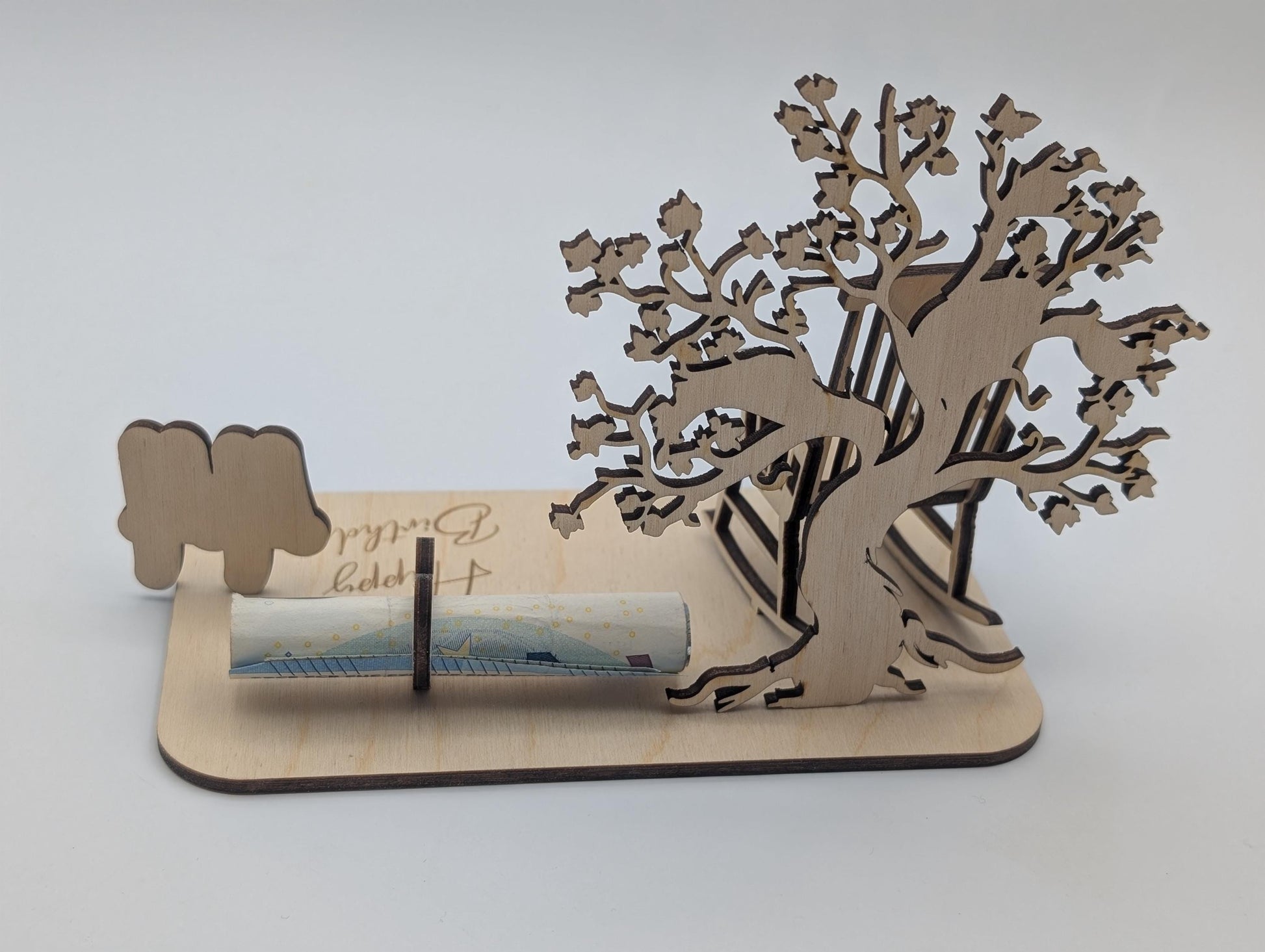 Geldgeschenk zum Geburtstag aus Holz, Schaukelstuhl mit Namen Baum und Personalisierung