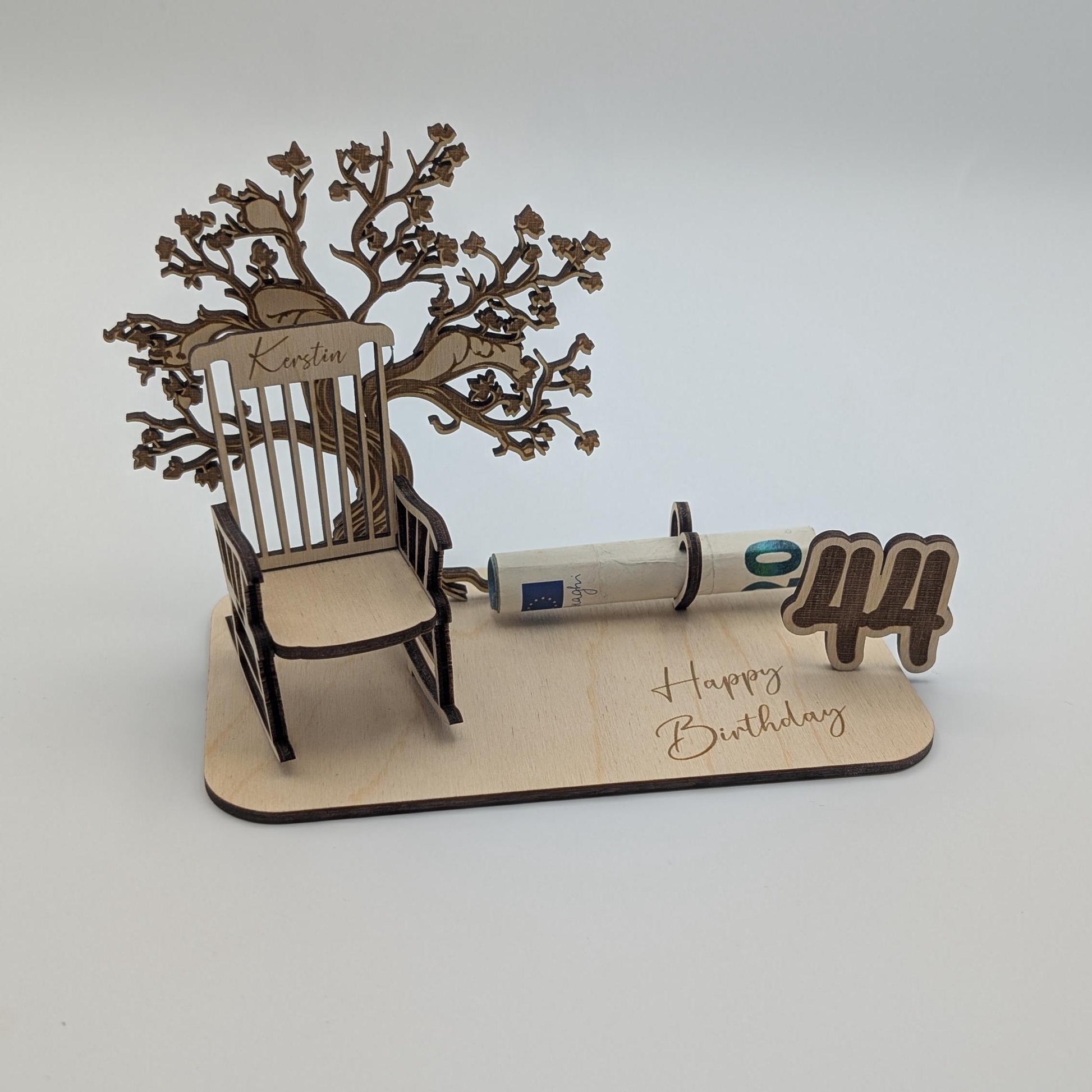 Geldgeschenk zum Geburtstag aus Holz, Schaukelstuhl mit Namen Baum und Personalisierung