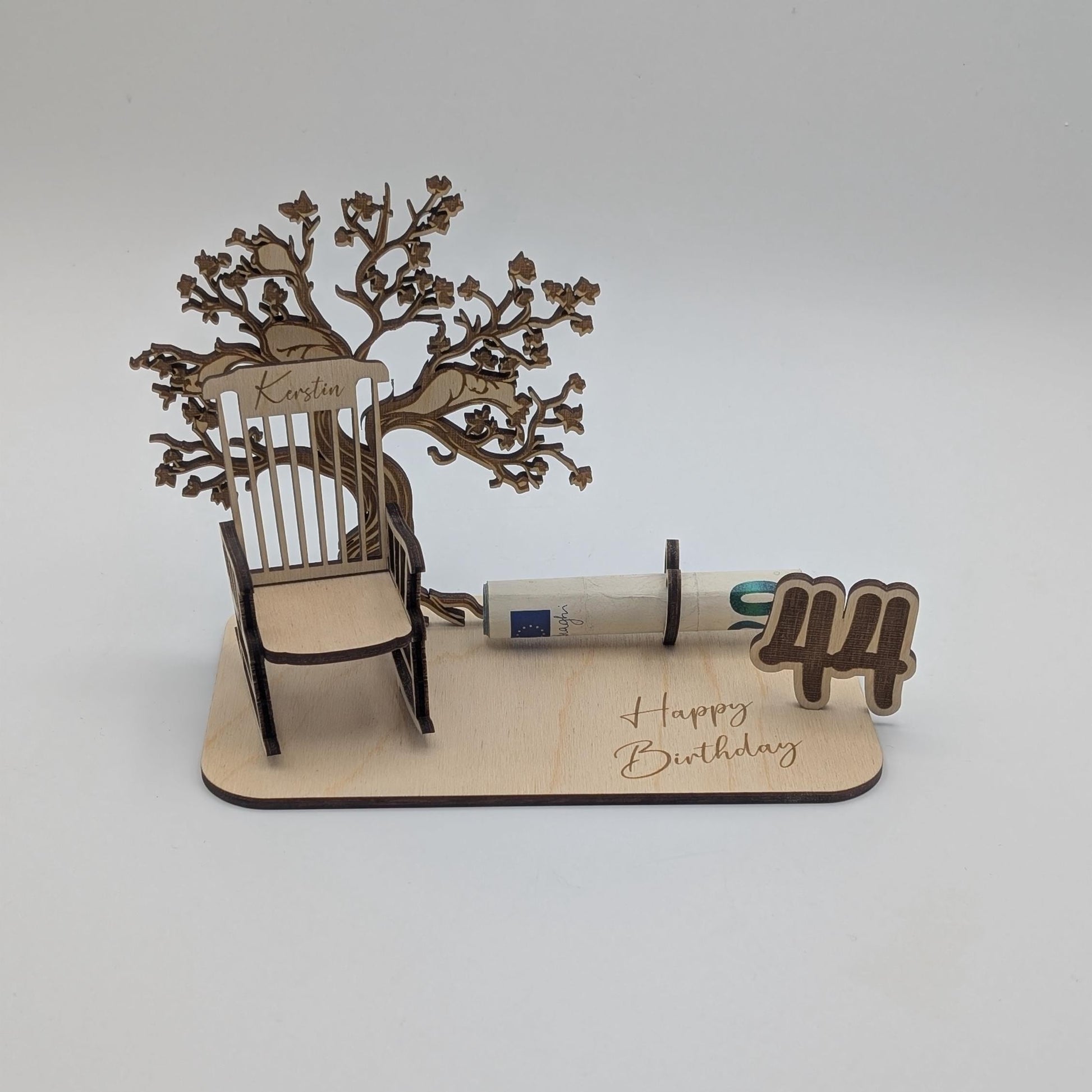 Geldgeschenk zum Geburtstag aus Holz, Schaukelstuhl mit Namen Baum und Personalisierung